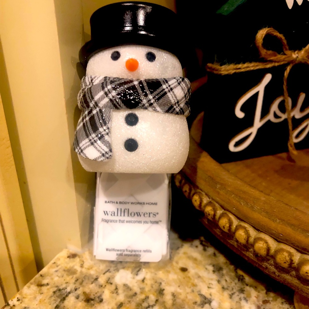 Bath and Body Works snowman wallflower new with tags